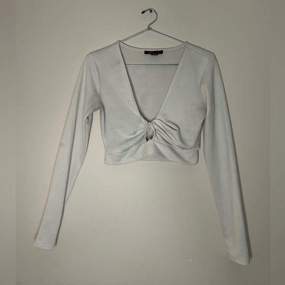 Peek a boo cut out long sleeve crop top - Picture 2 of 5